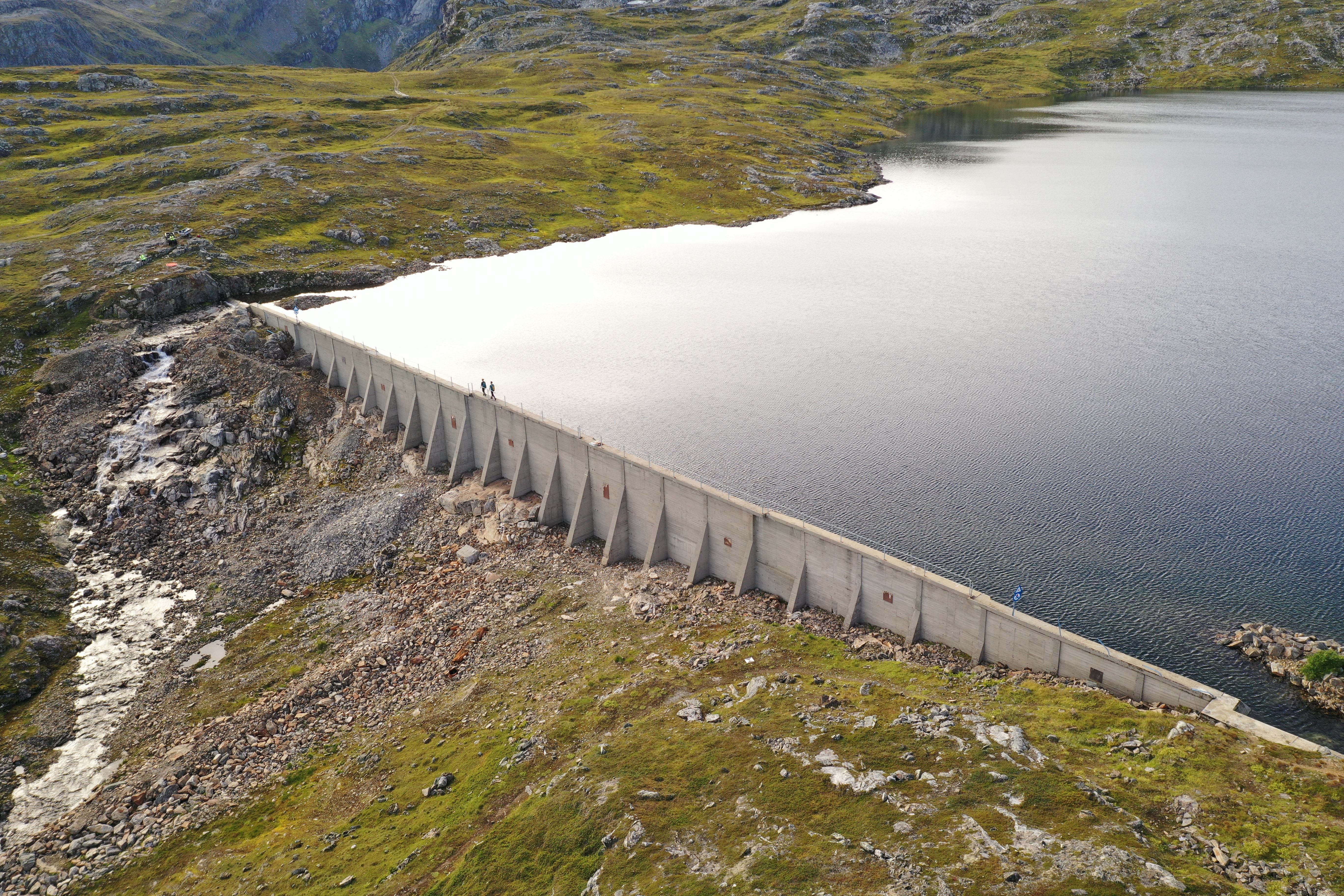 Dronebilde av Amundvannet på Kvaløya 1