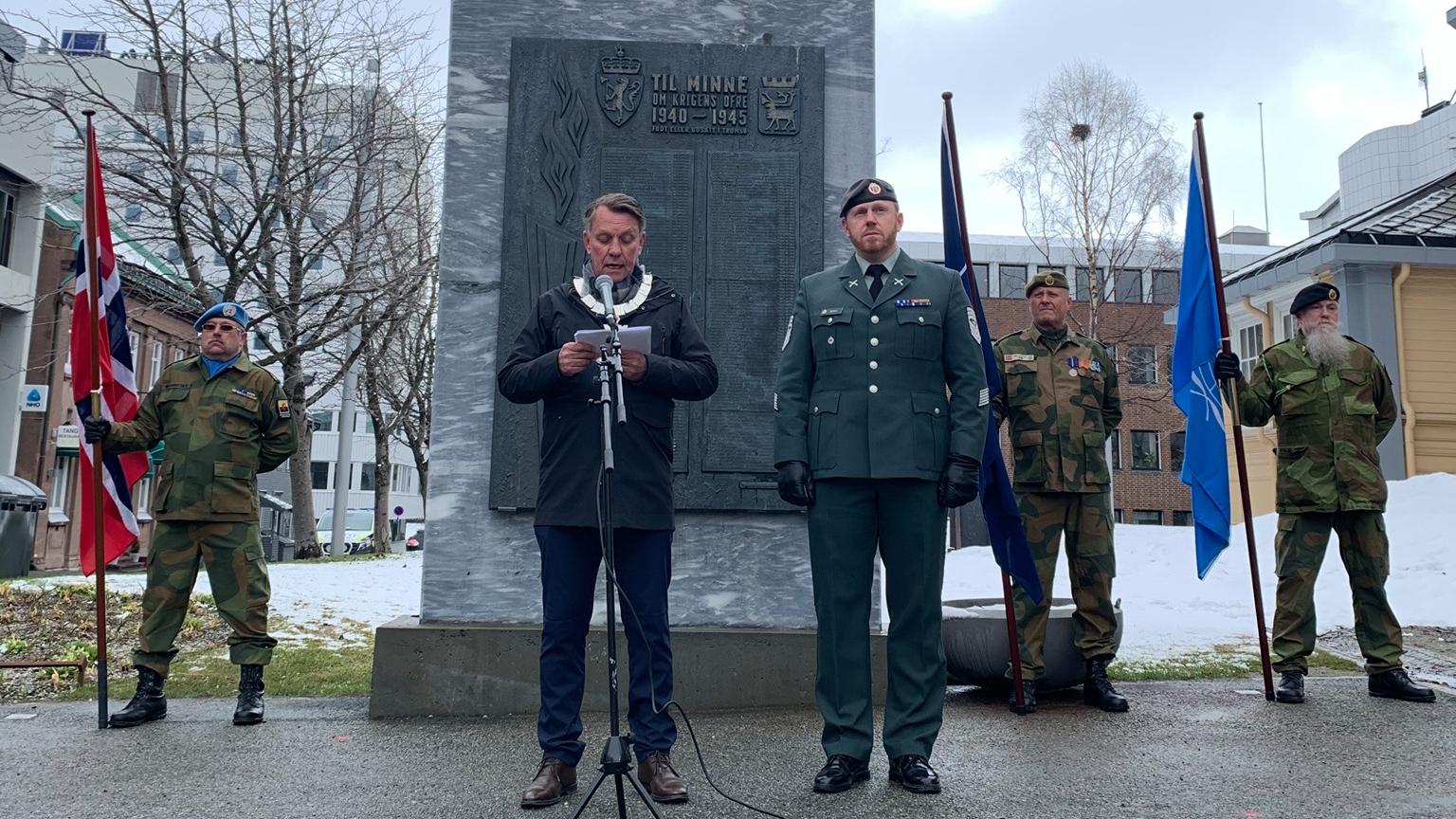 Markering av frigjørings- og veterandagen den 8. mai i 2020 i Domkirkeparken. Ordfører Gunnar Wilhelmsen holder appell.