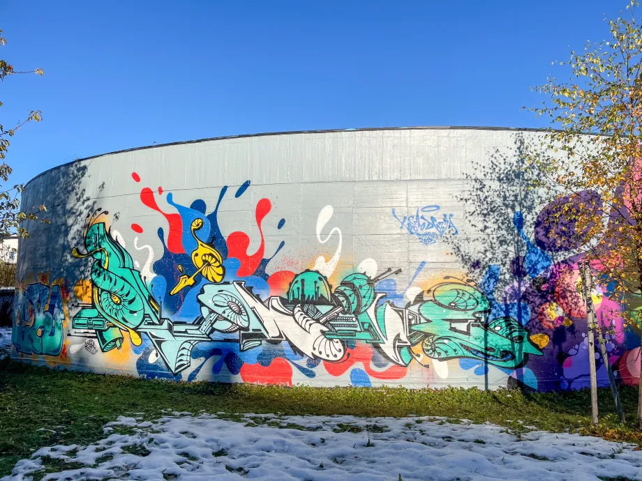Forhåpningen trykkbasseng dekket av gatekunst_9