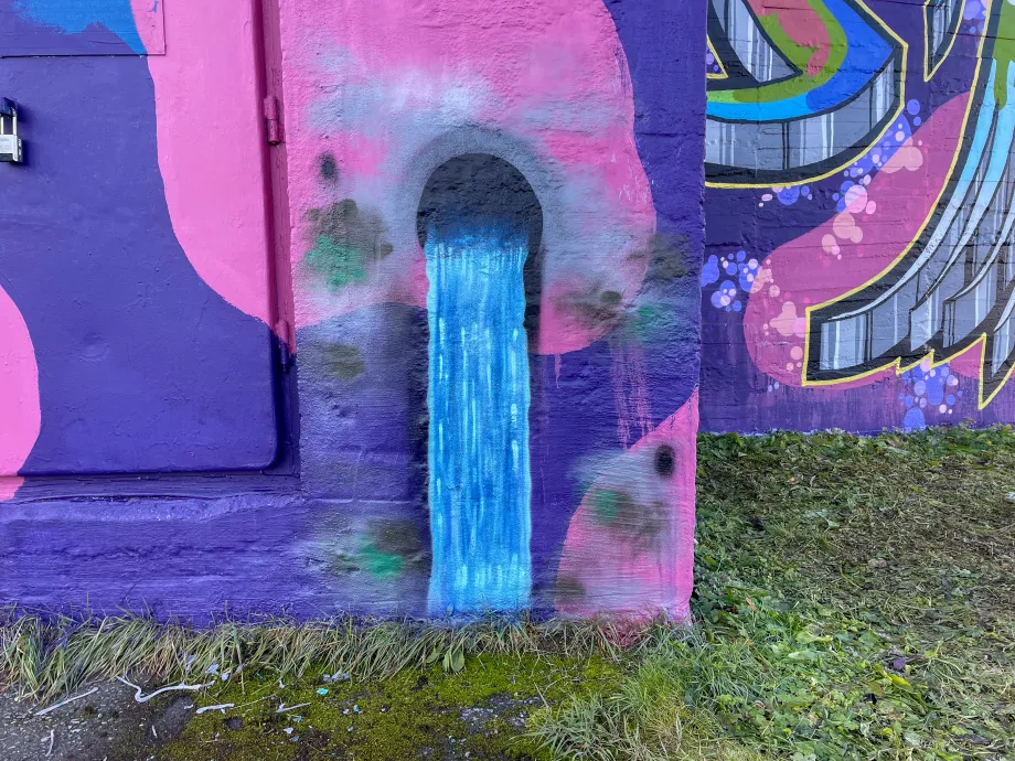 Forhåpningen trykkbasseng dekket av gatekunst_3