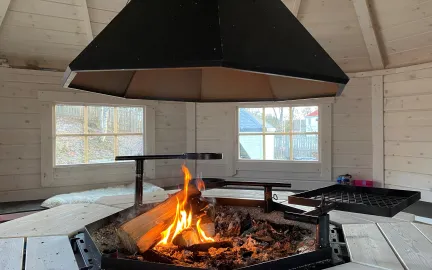 Ekrehagen barnehage grillhytte Ekrehagen friluftsbarnehage grillhytte med bål klar til grilling