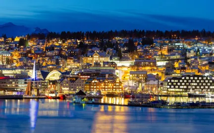 Panoramabilde av Tromsø sentrum vinterstid