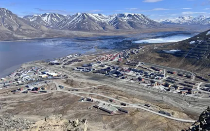 Flyfoto av Longyearbyen. Foto: Felicia Øystå