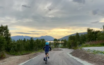 Gang og sykkelsti ved Mortensnes
