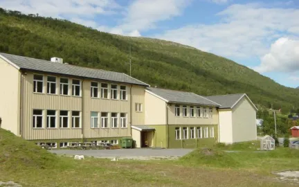 Bilde av kattfjord skolebygg
