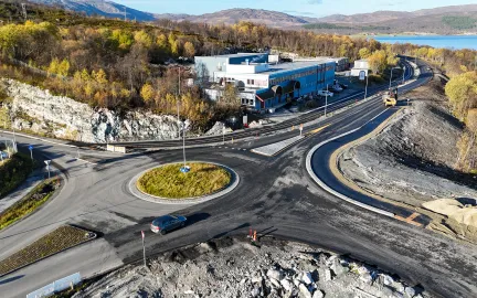 Dronefoto av vei på Nordspissen