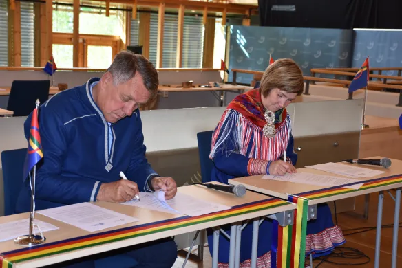 Tromsøordfører Gunnar Wilhelmsen og sametingspresident Aili Keskitalo underskrev den 18. juni 2021 ny samarbeidsavtale mellom Tromsø kommune og Sametinget. Avtaleinngåelsen fant sted på Sametinget i Karasjok.