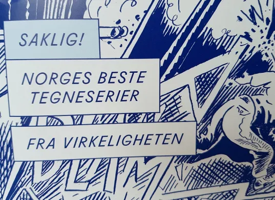 Saklig! Norges beste tegneserier fra virkeligheten Illustrert side i blått og hvitt med skriften "Saklig! Norges beste tegneserier fra virkeligheten". Foto.