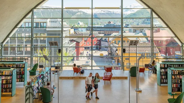 Sommerstemning på biblioteket.