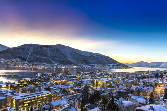 Forsidefoto for handlingsprogramforslaget for 2023-2026 og budsjettforslag for 2023 Tromsø i mørketid.