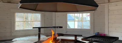 Ekrehagen friluftsbarnehage grillhytte med bål klar til grilling